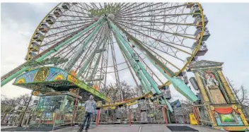  ?? FOTO: SILVIA BUSS ?? Das Riesenrad mit Namen „Jupiter“bleibt den Saarbrücke­rn nun doch länger als geplant erhalten.