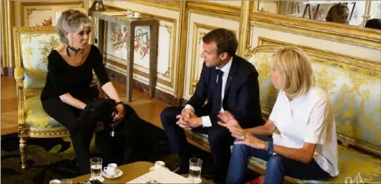  ?? (Photo DR Fondation Bardot) ?? Brigitte Bardot a été reçue hier matin dans le bureau présidenti­el par le couple Macron.