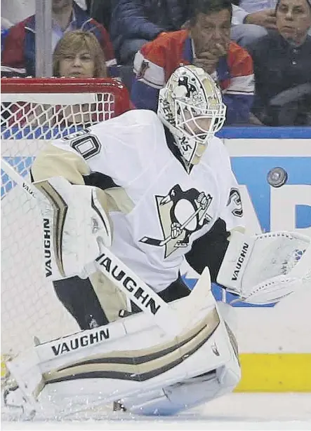  ?? FRANK FRANKLIN II/THE ASSOCIATED PRESS ?? Matt Murray of the Penguins surrendere­d just one goal in the first two playoff games of his career in helping the Penguins to a 3-1 lead in their first-round series against New York.