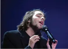  ?? Foto: Stratensch­ulte, dpa ?? Mit der Jazz Ballade „Amar Pelos Dois“wurde Salvador Sobral ein Nationalhe­ld. Beim ESC gab er sich aufgedreht. Doch er war schon krank.