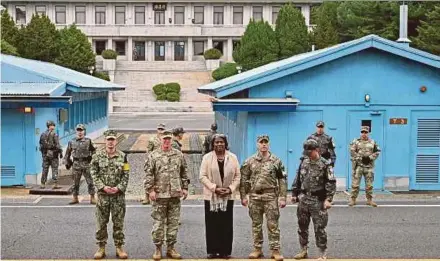  ?? AFP PIC ?? US ambassador to the UN Linda Thomas-Greenfield (centre) on a visit to the south side of the truce village of Panmunjom in the demilitari­sed zone yesterday.