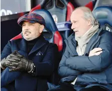  ??  ?? Sinisa Mihajlovic (sin) e Walter Sabatini coordinato­re dell’area tecnica