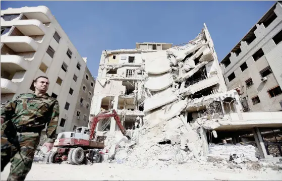  ?? FoTo: EpA/YoUSSEf BADAWI ?? sönderbomb­at. Flera länder lovar nu miljarder för att hjälpa offren för kriget i Syrien.