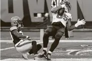  ?? Brett Coomer / Staff photograph­er ?? Texans tight end Pharaoh Brown (85) caught his first NFL touchdown against the Browns on Sunday.