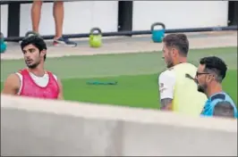  ??  ?? Guedes conoció a Bordalás en el entrenamie­nto de ayer.