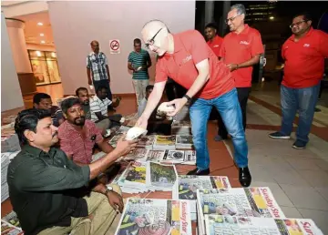  ??  ?? Health comes first: Andreas (centre) presenting N95 masks to newspaper vendors at Damansara Utama. Looking on is senior general manager (print) Mohamed Hassan Mohamed Ali (second from right).