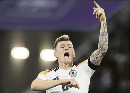  ?? FOTO: GETTYY ?? Toni Kroos, asistente del madrugador y espectacul­ar tanto de Wirtz, celebra el primer gol de Alemania ante Francia