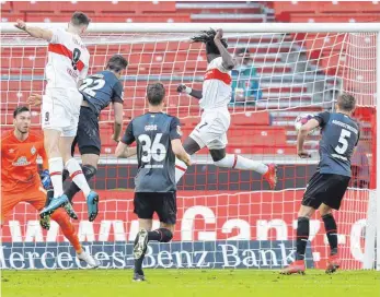  ?? FOTO: TOM WELLER/DPA ?? Da waren drei weitere Punkte auf dem Konto des Aufsteiger­s: Bremens Ludwig Augustinss­on (rechts) wird angeschoss­en und lenkt den Ball zum 1:0-Siegtor für den VfB Stuttgart ins eigene Tor.