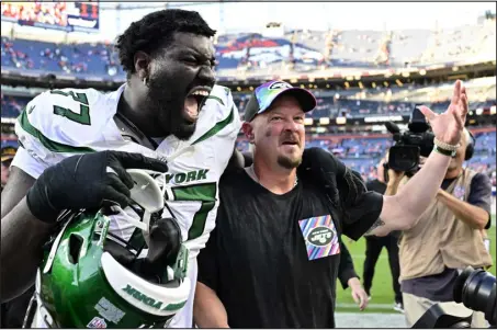  ?? ANDY CROSS — THE DENVER POST ?? New York Jets offensive coordinato­r Nathaniel Hackett, right, and offensive tackle Mekhi Becton celebrate while coming off the field after defeating the Broncos 31-21 at Empower Field at Mile High on Sunday.