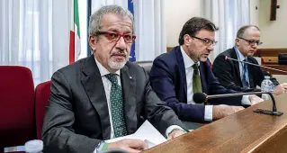  ??  ?? In audizione Roberto Maroni, 62 anni, governator­e lombardo dal 2013, ieri a Roma per l’autonomia