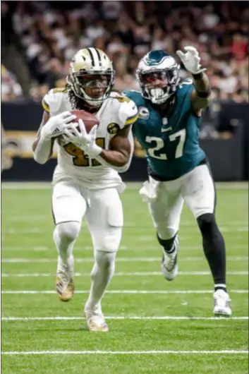  ?? ADVOCATE STAFF PHOTO BY SCOTT THRELKELD ?? Saints running back Alvin Kamara, left, beats Eagles safety Malcolm Jenkins for a late touchdown Sunday at the Mercedes-Benz Superdome in New Orleans. Jenkins followed up that play with a hand-gesture message to his old coach, former Newtown Square resident Sean Payton.