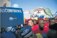  ?? Picture: DAVID HARRISON ?? STANDING TOGETHER: Opposition party members and supporters march to parliament