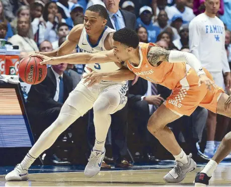  ?? REUTERS ?? Tennessee Volunteers guard Lamonte Turner (right) forces a turnover on Kentucky Wildcats guard Keldon Johnson during the second half in the SEC conference tournament at Bridgeston­e Arena.