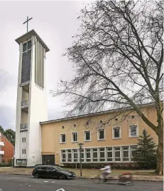  ??  ?? Die Lukaskirch­e in Lierenfeld. Hier soll ein von der Stadt getragenes Jugendzent­rum entstehen.
