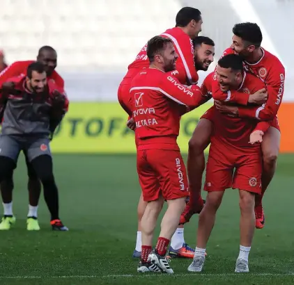  ?? Photo: Domenic Aquilina ?? Malta players enjoy the usual light moment during training.