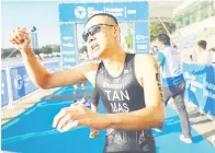  ?? — Gambar Bernama ?? TAMAT SAINGAN: Isaac menamatkan saingan tempat ke-26 daripada 68 peserta kategori Elit l Lelaki pada Piala Triatlon Asia 2024 di Kompleks Sukan Air semalam.