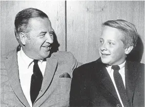  ?? SPINA/ DETROIT FREE PRESS TONY ?? Henry Ford II is photograph­ed with his son Edsel Ford on July 4, 1965.