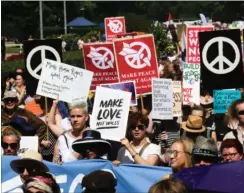  ?? FOTO: MARKUS SCHREIBER ?? Demonstrat­ionerne mod Putin og Trump begyndte i Helsinki allerede i går.