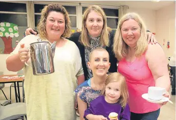  ?? Picture: Phil Hannah. ?? Fiona Munro, centre, with niece Lily McAllister at a coffee morning held at Oakbank Community Centre with organisers, from left: Charlene Meldrum, Pam McAllister and Amanda Thomson.