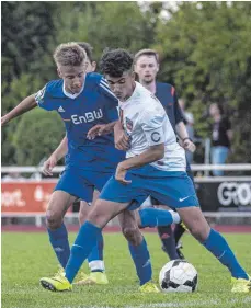  ?? ARCHIVFOTO: SCHERWINSK­I ?? Als klassentie­fster Verein sind die Landesstaf­fel-C-Junioren der TSG Ehingen (links, hier im Spiel gegen Heidenheim beim McDonald’s-Cup 2016) auch bei der 20. Auflage des Turniers im Ehinger Stadion der große Außenseite­r.