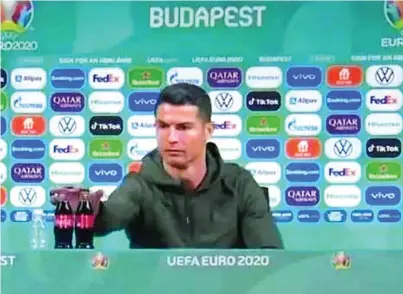  ?? AP ?? Cristiano Ronaldo, durante su comparecen­cia ante la prensa