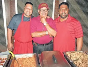  ?? COMMERCIAL APPEAL FILES OF THE ?? Mark Neely, right, with brother Tony Neely, left, and uncle Jim Neely.