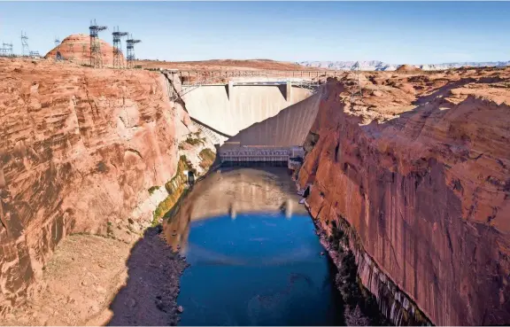  ??  ?? Glen Canyon Dam altered the flow of the Colorado River and turned its ecology upside down. MICHAEL CHOW AND EMMANUEL LOZANO/THE REPUBLIC