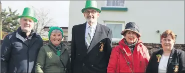  ?? (Pic: Sean Burke) ?? Colman and Breda Murphy, John Brooks (president Mitchelsto­wn Golf Club), Bunty Flynn and GC lady captain, Aileen Dennehy, who were part of the Mitchelsto­wn St Patrick’s Day parade.