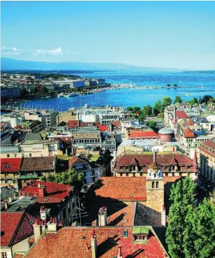  ?? ?? Vista aérea de Ginebra desde la torre de la catedral de San Pedro