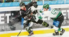  ?? Foto: diz-Pix.de ?? Die Partie des EHC Königsbrun­n gegen Erding war hart umkämpft, wurde aber immer sehr fair geführt (im Bild Dennis Tausend in Schwarz).