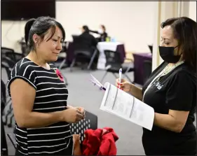  ?? ANDY CROSS — THE DENVER POST ?? Vuela for Health community health worker Magda Ortiz writes down informatio­n for patient Angeles Sanchez during a heart health screening event at Vuela for Health on Feb. 25.