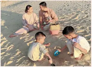  ??  ?? Deelaila and Zambri and their family during Hari raya before the pandemic a few years ago.