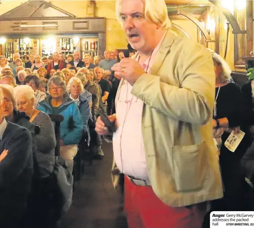  ?? 070918MEET­ING_02 ?? Anger Gerry McGarvey addresses the packed hall