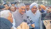  ?? MANOJ DHAKA/HT ?? Dadri MLA Sombir Sangwan, who was a part of the meeting, addressing mediaperso­ns in Jind on Thursday.