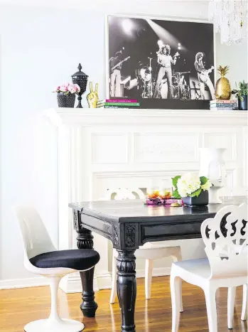  ?? PHOTOS: LAURE JOLIET/JESSICA MCCLENDON ?? This dining area, designed by Jessica McClendon, mixes a traditiona­l glossy black table and crystal chandelier with the glamour of a rock ’n’ roll print and gold accessorie­s.