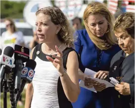  ?? MATIAS J. OCNER mocner@miamiheral­d.com ?? Rep. Debbie Wasserman Schultz, with fellow Florida Democrats Rep. Debbie Mucarsel-Powell and Rep. Donna Shalala.