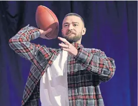  ??  ?? Justin Timberlake shows off his throwing skills.