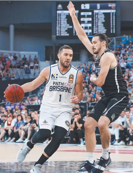  ?? Picture: GETTY IMAGES ?? Bullets’ Adam Gibson drives to the basket under pressure from Melbourne United’s Chris Goulding.