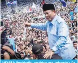  ?? -- AFP ?? JAKARTA: Presidenti­al candidate and Indonesia’s Defense Minister Prabowo Subianto (center) reacts during a campaign rally at the Gelora Bung Karno Stadium in Jakarta on February 10, 2024.