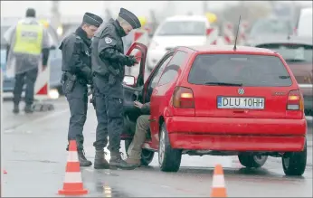  ?? PICTURE: REUTERS ?? SCRUTINY: French police conduct checks at the French-German border at Strasbourg, France, to verify the identity of travellers yesterday as security increased after last Friday’s attacks in Paris.