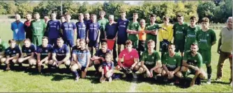  ?? - Crédits : JLM46 ?? Les joueurs , arbitres , dirigeants des 2 équipes avec les deux jeunes joueuses du pôle féminin avant la rencontre.