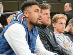  ?? Foto: Eibner/Langer ?? Jerrelle Benimon, Luke Harangody und Per Günther (von links) haben gegen Trient zugeschaut. Gegen die Bayern könnte Ulm sie gut gebrauchen.