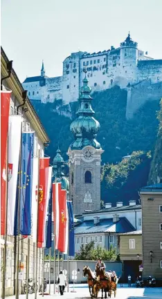  ?? Foto: Barbara Gindl, afp ?? Schon beflaggt und herausgepu­tzt: Salzburg bereitet sich auf den EU Gipfel vor, der am Mittwoch beginnt.