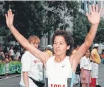  ?? FOTOS: ARCHIVO LA NUEVA. ?? A la izquierda, una de las mejores carreras fue la de 1996, ganada por el brasileño Eder Moreno Filho. En la otra imagen, la repetida ganadora en mujeres: Elisa Cobanea.