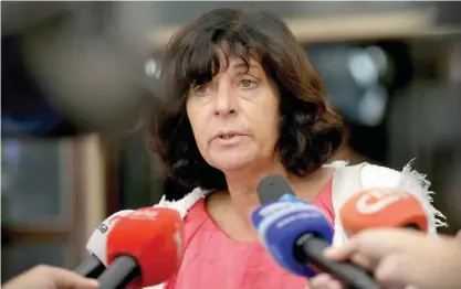  ??  ?? Ana Avoila, coordenado­ra da Frente Comum, quer que sejam os serviços a listar e distinguir os precários do Estado