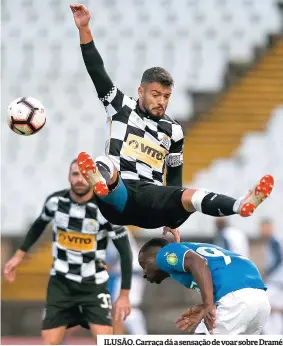  ??  ?? ILUSÃO. Carraça dá a sensação de voar sobre Dramé