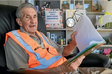  ?? KAVINDA HERATH/ STUFF ?? Tony Ineson has been co-organiser of the Wednesday Worlds road cycling event in Southland for 50 years.