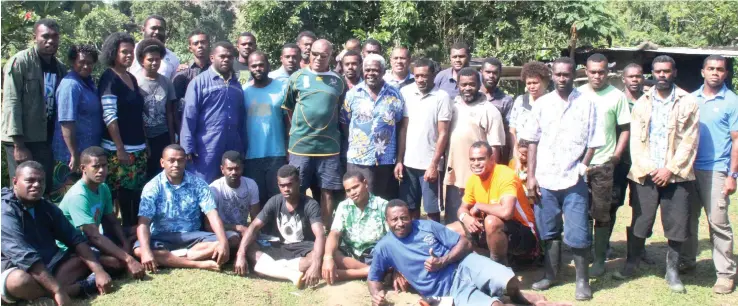  ?? Photo: Ministry of Youth and Sports ?? Minister for Youth and Sports Laisenia Tuitubou (wearing sun glasses in middle), with the youths of Nakida in the tikina of Nagonenico­lo in Naitasiri.