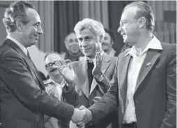  ??  ?? SOLDADO. Su prestigio como comandante militar le abrió las puertas de la política. El “halcón” fue “paloma” en las negociacio­nes. Con Shimon Peres tuvo una larga alianza, no exenta de contradicc­iones.