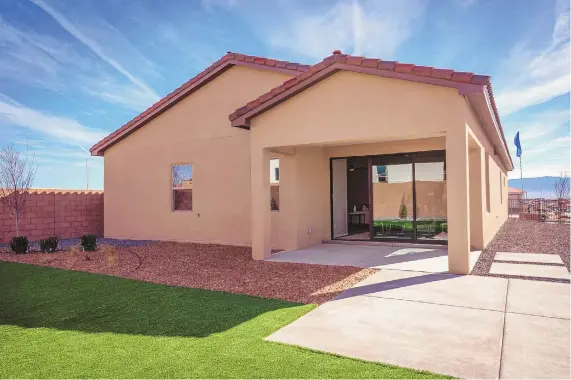  ?? CHANCEY BUSH/JOURNAL ?? The backyard of a Hakes Brothers model home in Los Diamantes community in Rio Rancho.